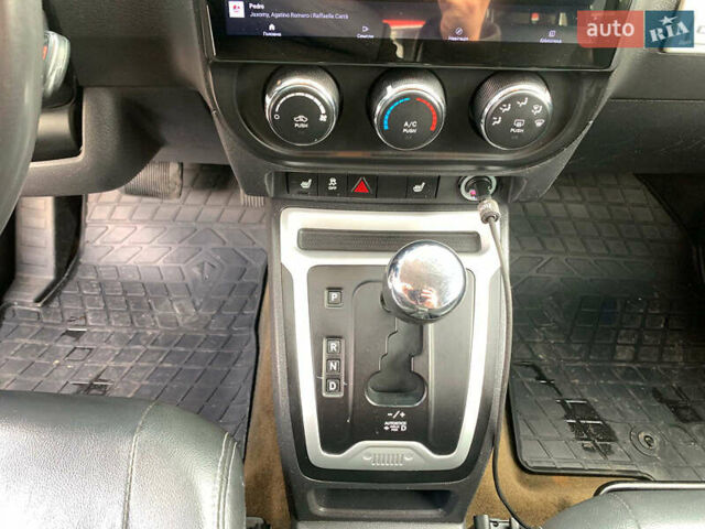 Джип Compass 2016 у Вінниці на Automoto.ua Білий Джип Compass, об'ємом двигуна 2.4 л та пробігом 133 тис. км за 11890 $, фото 28 на Automoto.ua