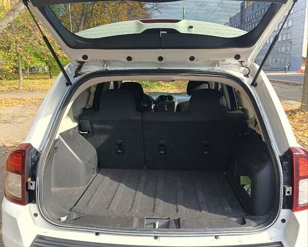 Джип Compass 2016 у Києві на Automoto.ua Білий Джип Compass, об'ємом двигуна 2 л та пробігом 150 тис. км за 10000 $, фото 7 на Automoto.ua