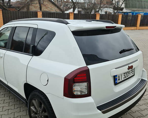 Белый Джип Компас, объемом двигателя 2.4 л и пробегом 135 тыс. км за 12400 $, фото 8 на Automoto.ua