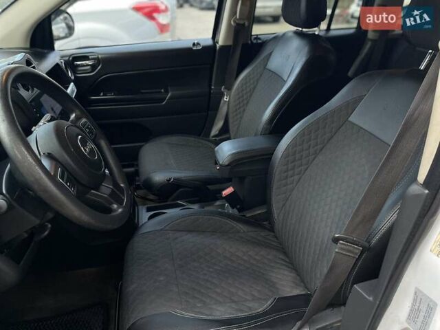 Джип Compass 2016 у Дніпро (Дніпропетровську) на Automoto.ua Білий Джип Compass, об'ємом двигуна 2.36 л та пробігом 246 тис. км за 9900 $, фото 10 на Automoto.ua