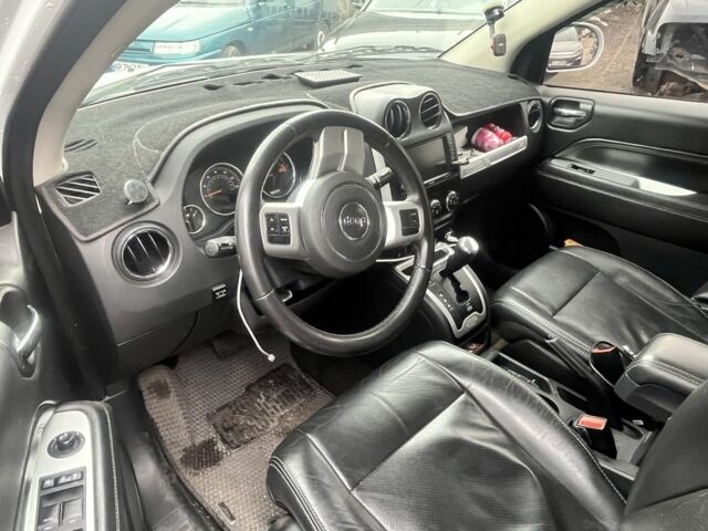 Білий Джип Compass, об'ємом двигуна 2 л та пробігом 126 тис. км за 12000 $, фото 4 на Automoto.ua