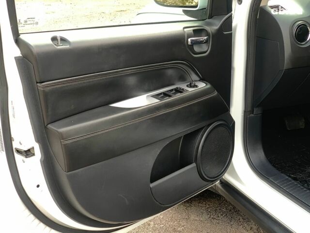 Джип Compass 2016 у Вінниці на Automoto.ua Білий Джип Compass, об'ємом двигуна 2.4 л та пробігом 133 тис. км за 11890 $, фото 16 на Automoto.ua