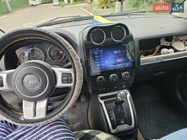 Белый Джип Компас, объемом двигателя 2 л и пробегом 164 тыс. км за 10800 $, фото 10 на Automoto.ua