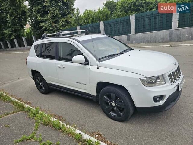 Белый Джип Компас, объемом двигателя 2 л и пробегом 164 тыс. км за 10800 $, фото 2 на Automoto.ua