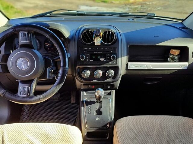 Білий Джип Compass, об'ємом двигуна 2.4 л та пробігом 79 тис. км за 11500 $, фото 3 на Automoto.ua