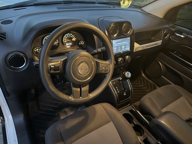 Білий Джип Compass, об'ємом двигуна 2 л та пробігом 123 тис. км за 9700 $, фото 8 на Automoto.ua