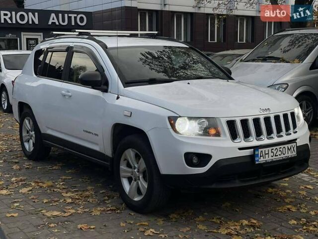 Джип Compass 2016 у Дніпро (Дніпропетровську) на Automoto.ua Білий Джип Compass, об'ємом двигуна 2.36 л та пробігом 246 тис. км за 9900 $, фото 6 на Automoto.ua