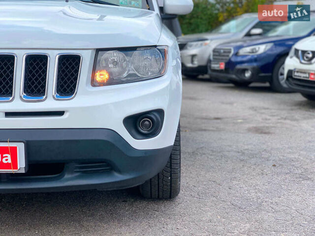 Джип Compass 2016 у Вінниці на Automoto.ua Білий Джип Compass, об'ємом двигуна 2.4 л та пробігом 133 тис. км за 11890 $, фото 9 на Automoto.ua