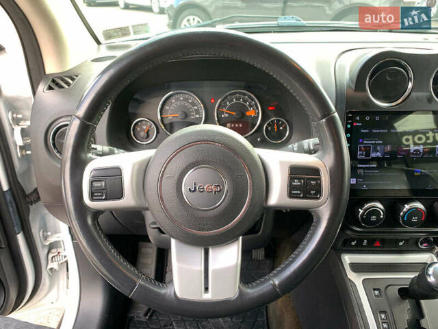 Джип Compass 2016 у Вінниці на Automoto.ua Білий Джип Compass, об'ємом двигуна 2.4 л та пробігом 133 тис. км за 11890 $, фото 25 на Automoto.ua