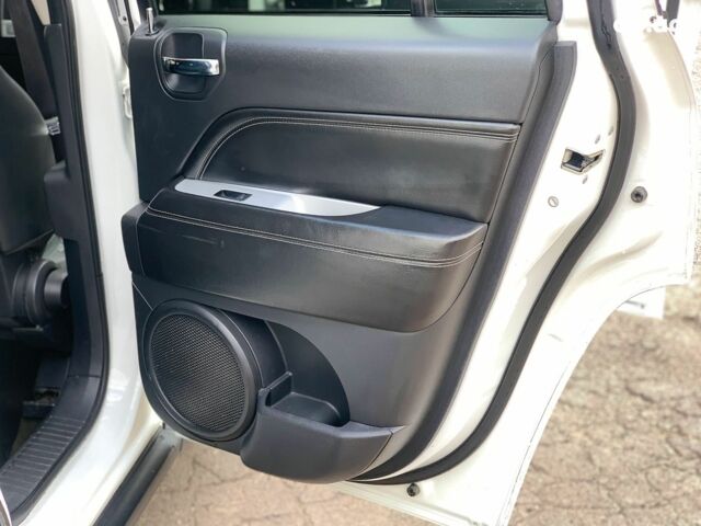 Джип Compass 2016 у Вінниці на Automoto.ua Білий Джип Compass, об'ємом двигуна 2.4 л та пробігом 133 тис. км за 11890 $, фото 18 на Automoto.ua