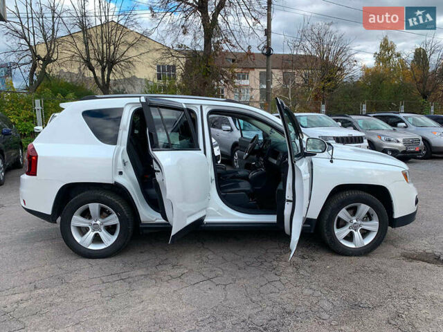 Джип Compass 2016 у Вінниці на Automoto.ua Білий Джип Compass, об'ємом двигуна 2.4 л та пробігом 133 тис. км за 11890 $, фото 12 на Automoto.ua