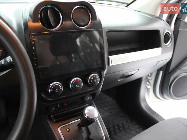 Белый Джип Компас, объемом двигателя 2 л и пробегом 201 тыс. км за 10400 $, фото 17 на Automoto.ua