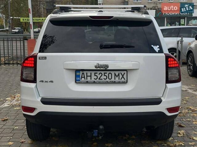 Джип Compass 2016 у Дніпро (Дніпропетровську) на Automoto.ua Білий Джип Compass, об'ємом двигуна 2.36 л та пробігом 246 тис. км за 9900 $, фото 4 на Automoto.ua