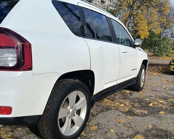 Джип Compass 2016 у Києві на Automoto.ua Білий Джип Compass, об'ємом двигуна 2 л та пробігом 150 тис. км за 10000 $, фото 3 на Automoto.ua