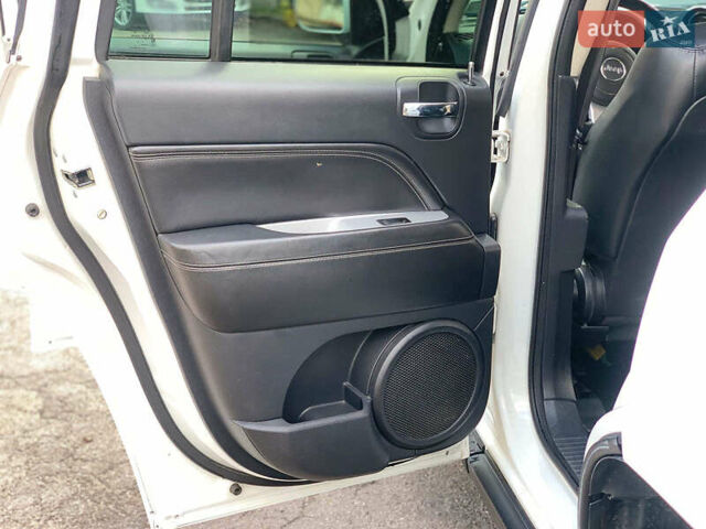 Джип Compass 2016 у Вінниці на Automoto.ua Білий Джип Compass, об'ємом двигуна 2.4 л та пробігом 133 тис. км за 11890 $, фото 14 на Automoto.ua