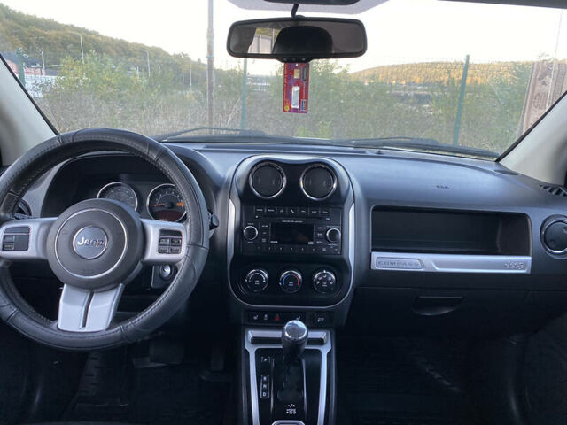 Белый Джип Компас, объемом двигателя 2.4 л и пробегом 165 тыс. км за 10900 $, фото 19 на Automoto.ua