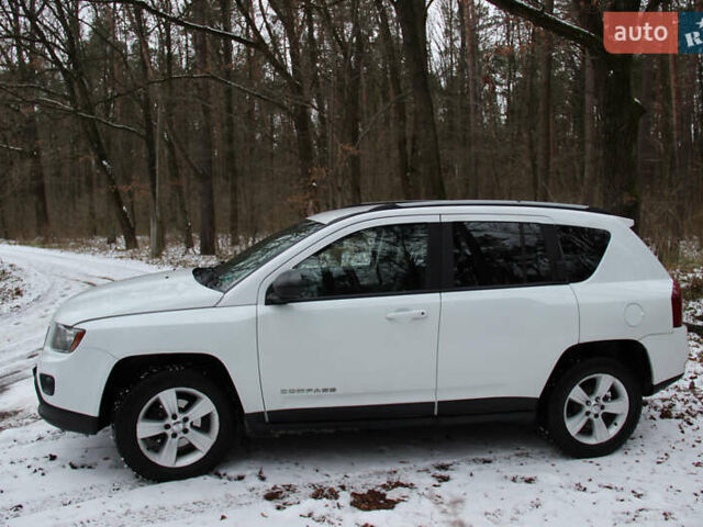 Белый Джип Компас, объемом двигателя 2 л и пробегом 201 тыс. км за 10400 $, фото 2 на Automoto.ua