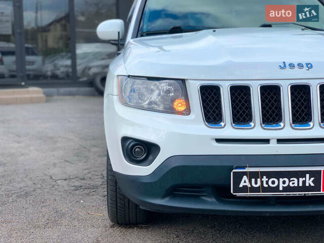Джип Compass 2016 у Вінниці на Automoto.ua Білий Джип Compass, об'ємом двигуна 2.4 л та пробігом 133 тис. км за 11890 $, фото 8 на Automoto.ua