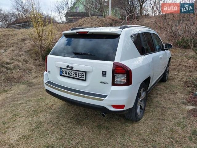 Белый Джип Компас, объемом двигателя 2 л и пробегом 127 тыс. км за 10000 $, фото 2 на Automoto.ua