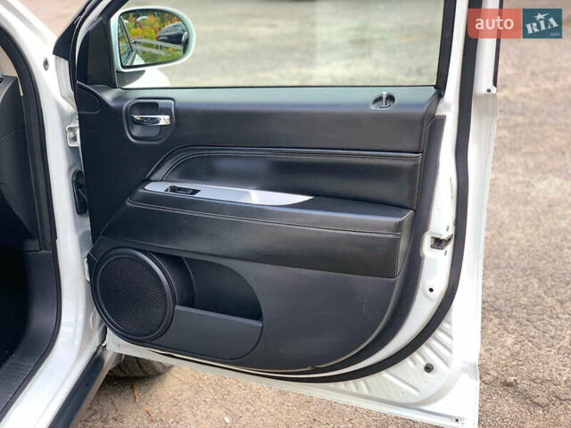 Джип Compass 2016 у Вінниці на Automoto.ua Білий Джип Compass, об'ємом двигуна 2.4 л та пробігом 133 тис. км за 11890 $, фото 19 на Automoto.ua