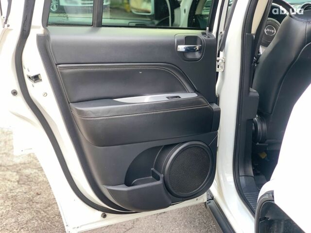 Джип Compass 2016 у Вінниці на Automoto.ua Білий Джип Compass, об'ємом двигуна 2.4 л та пробігом 133 тис. км за 11890 $, фото 15 на Automoto.ua