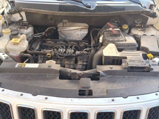 Белый Джип Компас, объемом двигателя 2 л и пробегом 1 тыс. км за 11595 $, фото 4 на Automoto.ua