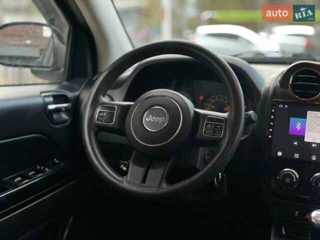 Джип Compass 2016 у Дніпро (Дніпропетровську) на Automoto.ua Білий Джип Compass, об'ємом двигуна 2.36 л та пробігом 246 тис. км за 9900 $, фото 12 на Automoto.ua