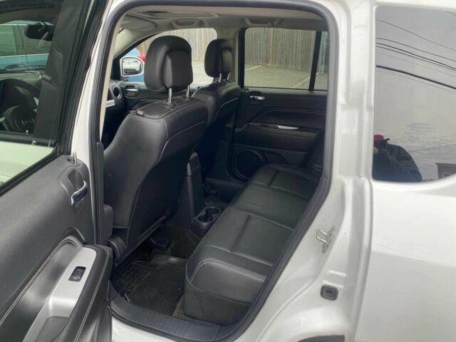 Білий Джип Compass, об'ємом двигуна 2.4 л та пробігом 74 тис. км за 11200 $, фото 10 на Automoto.ua