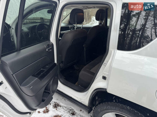 Белый Джип Компас, объемом двигателя 2 л и пробегом 201 тыс. км за 10400 $, фото 12 на Automoto.ua