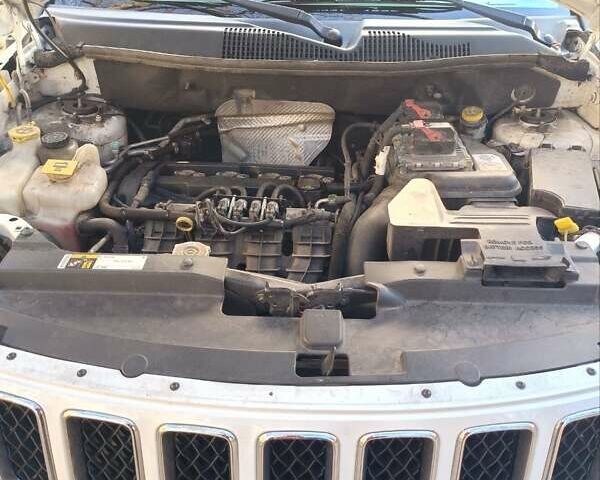 Джип Compass 2016 у Києві на Automoto.ua Білий Джип Compass, об'ємом двигуна 2 л та пробігом 150 тис. км за 10000 $, фото 14 на Automoto.ua