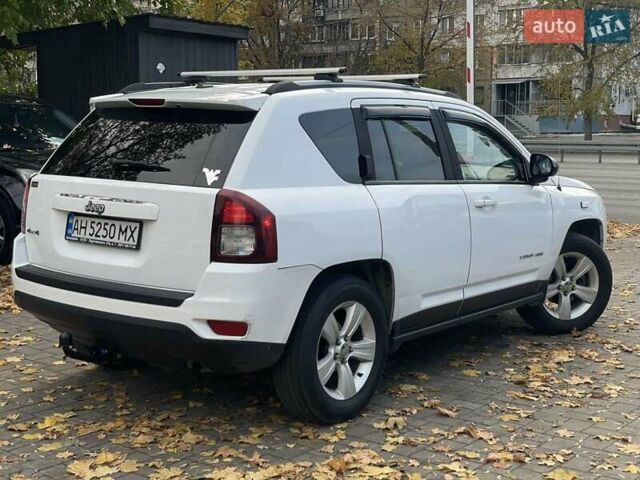 Джип Compass 2016 у Дніпро (Дніпропетровську) на Automoto.ua Білий Джип Compass, об'ємом двигуна 2.36 л та пробігом 246 тис. км за 9900 $, фото 3 на Automoto.ua