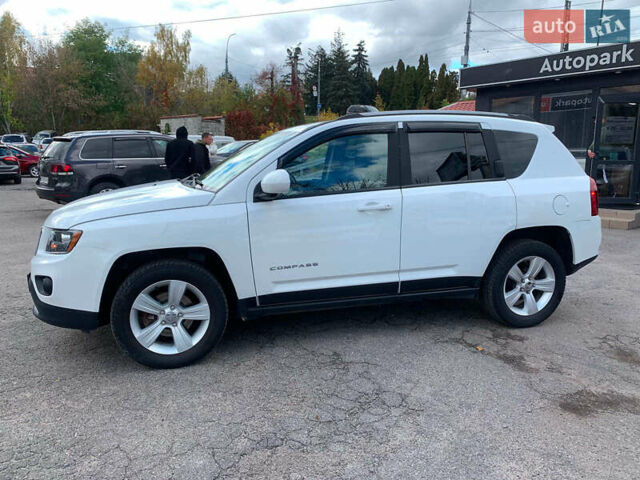 Джип Compass 2016 у Вінниці на Automoto.ua Білий Джип Compass, об'ємом двигуна 2.4 л та пробігом 133 тис. км за 11890 $, фото 7 на Automoto.ua