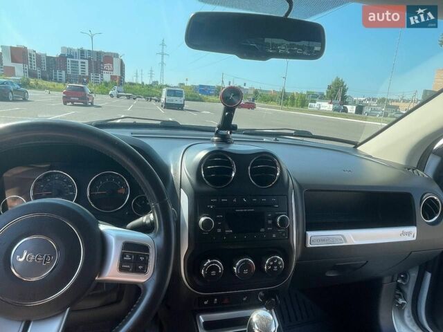Білий Джип Compass, об'ємом двигуна 2.36 л та пробігом 260 тис. км за 9200 $, фото 2 на Automoto.ua