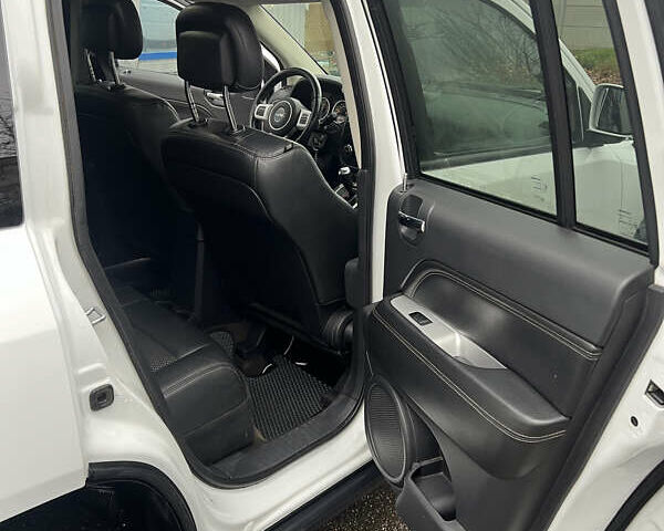 Білий Джип Compass, об'ємом двигуна 2.36 л та пробігом 110 тис. км за 11000 $, фото 20 на Automoto.ua