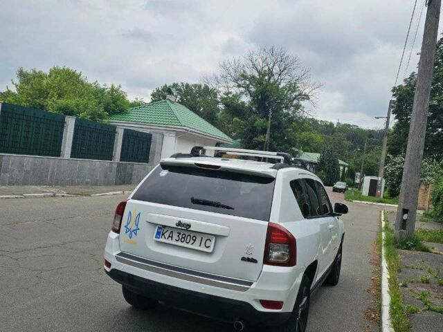 Белый Джип Компас, объемом двигателя 2 л и пробегом 164 тыс. км за 12500 $, фото 3 на Automoto.ua