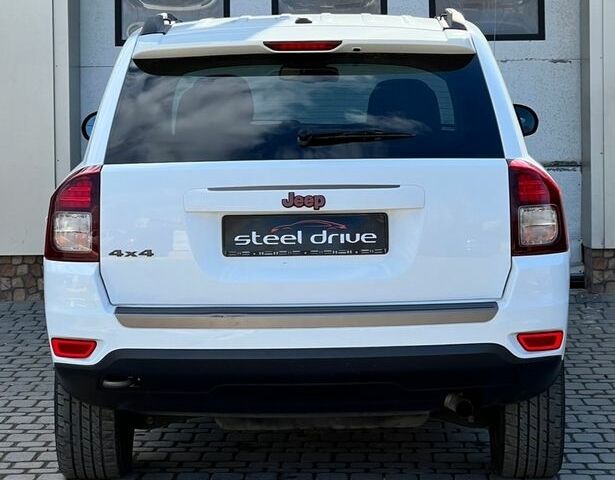 Белый Джип Компас, объемом двигателя 2.4 л и пробегом 105 тыс. км за 11999 $, фото 4 на Automoto.ua