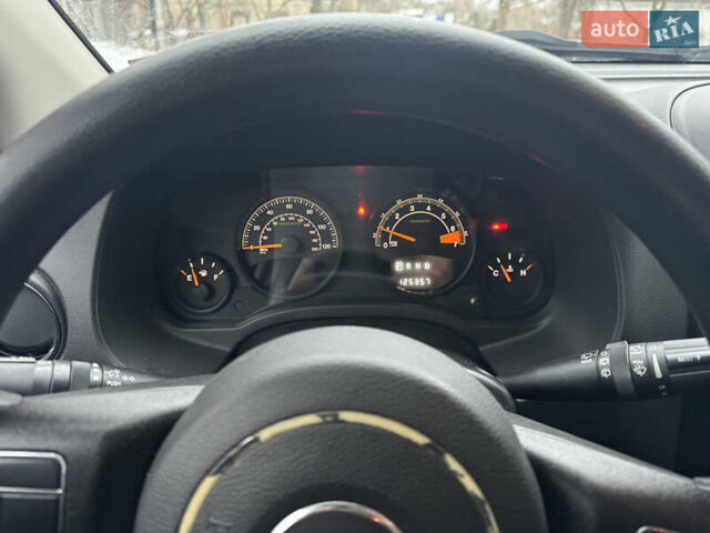 Белый Джип Компас, объемом двигателя 2 л и пробегом 201 тыс. км за 10400 $, фото 19 на Automoto.ua