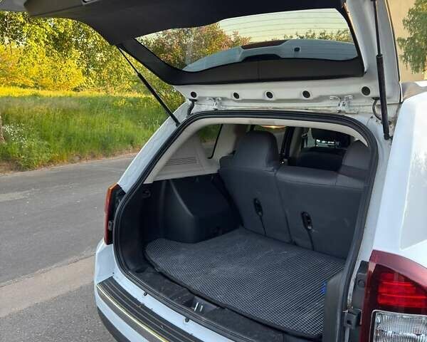 Белый Джип Компас, объемом двигателя 2 л и пробегом 140 тыс. км за 12001 $, фото 11 на Automoto.ua