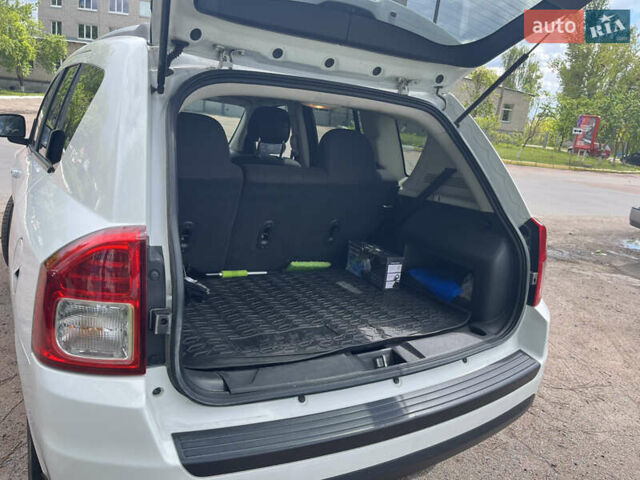 Білий Джип Compass, об'ємом двигуна 2 л та пробігом 205 тис. км за 10900 $, фото 10 на Automoto.ua