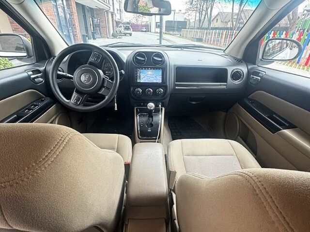 Білий Джип Compass, об'ємом двигуна 2 л та пробігом 130 тис. км за 12000 $, фото 12 на Automoto.ua