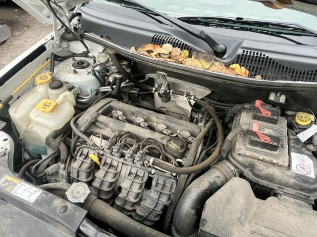 Білий Джип Compass, об'ємом двигуна 2 л та пробігом 126 тис. км за 12000 $, фото 5 на Automoto.ua