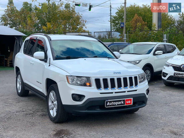 Джип Compass 2016 у Вінниці на Automoto.ua Білий Джип Compass, об'ємом двигуна 2.4 л та пробігом 133 тис. км за 11890 $, фото 3 на Automoto.ua