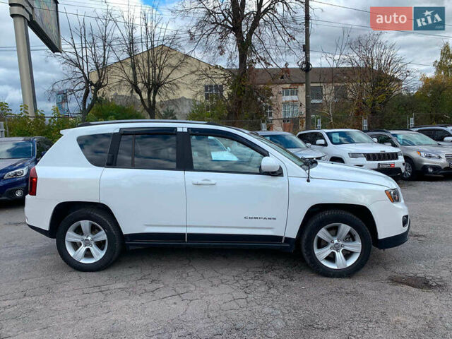 Джип Compass 2016 у Вінниці на Automoto.ua Білий Джип Compass, об'ємом двигуна 2.4 л та пробігом 133 тис. км за 11890 $, фото 1 на Automoto.ua