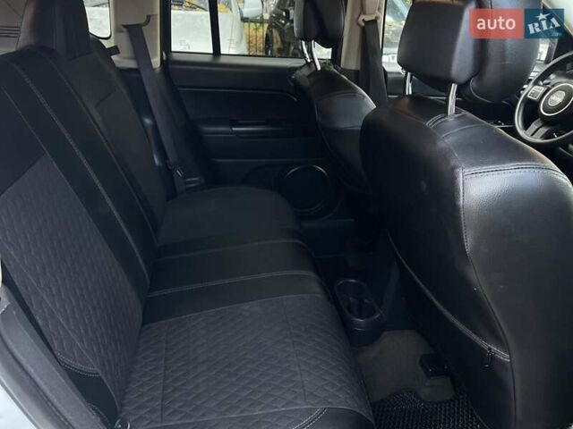 Джип Compass 2016 у Дніпро (Дніпропетровську) на Automoto.ua Білий Джип Compass, об'ємом двигуна 2.36 л та пробігом 246 тис. км за 9900 $, фото 18 на Automoto.ua