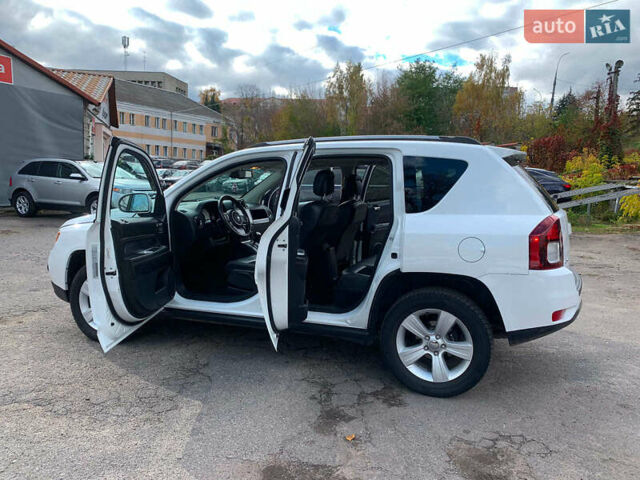 Джип Compass 2016 у Вінниці на Automoto.ua Білий Джип Compass, об'ємом двигуна 2.4 л та пробігом 133 тис. км за 11890 $, фото 15 на Automoto.ua