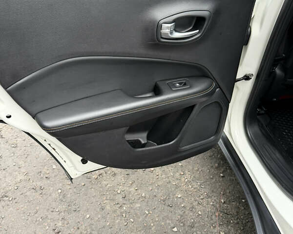 Белый Джип Компас, объемом двигателя 2.36 л и пробегом 146 тыс. км за 14500 $, фото 13 на Automoto.ua