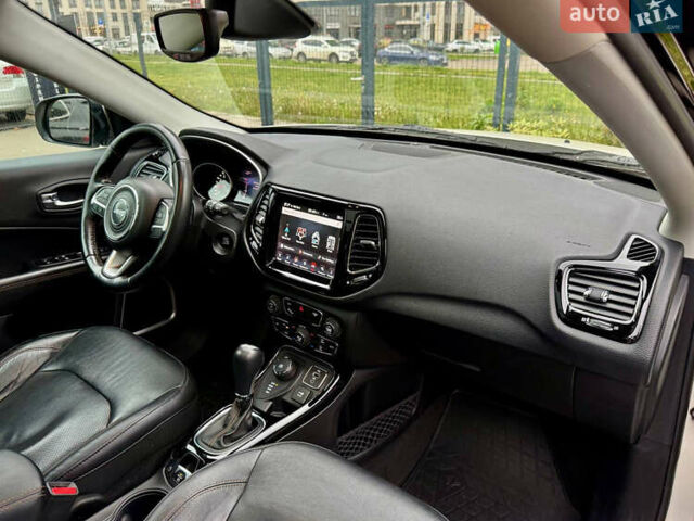 Белый Джип Компас, объемом двигателя 2.4 л и пробегом 71 тыс. км за 16900 $, фото 41 на Automoto.ua