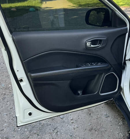 Белый Джип Компас, объемом двигателя 2.36 л и пробегом 151 тыс. км за 15200 $, фото 6 на Automoto.ua