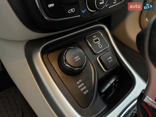 Белый Джип Компас, объемом двигателя 2.4 л и пробегом 120 тыс. км за 15900 $, фото 45 на Automoto.ua