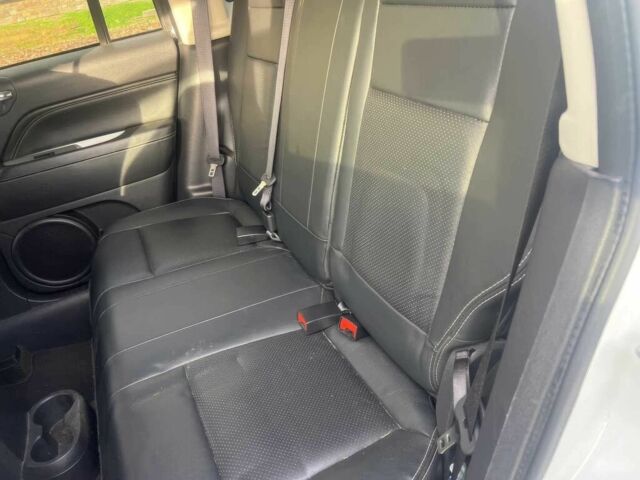 Білий Джип Compass, об'ємом двигуна 2.4 л та пробігом 62 тис. км за 5500 $, фото 9 на Automoto.ua